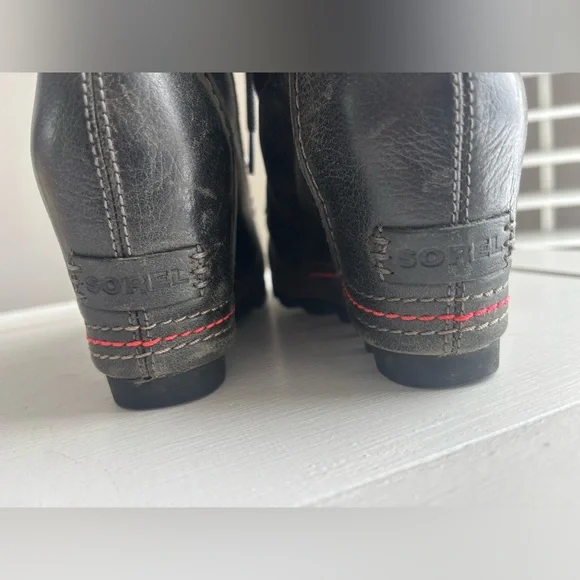 Sorel Gray and Black Lace-Up Women's Boots - Picture 6 of 9